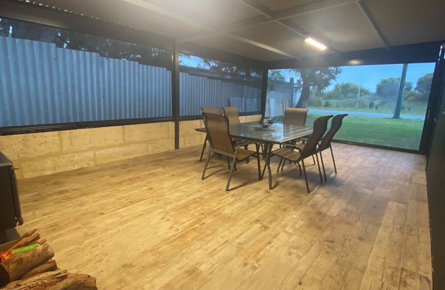 Starfish Beach Shack - New, Stylish and Spacious