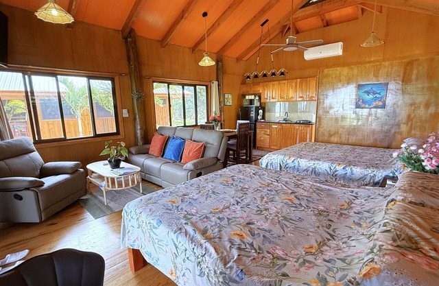 Starfish-Charming beachfront bungalow in Savusavu with Kitchen, AC, and WiFi