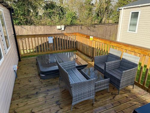 Starling Lodge with Hot tub at Brickyard Lakes