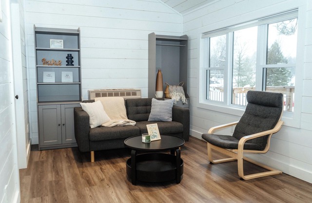 Starlit Cabin at Algonquin Woods, Lake Front Cottage