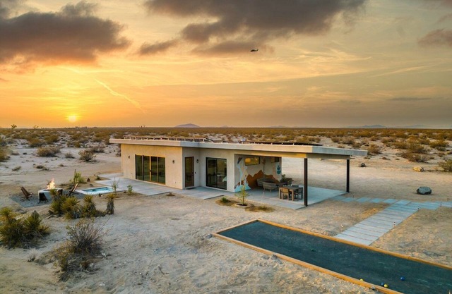 Starlit Dunes | spa, pool table, bocce, 360° views