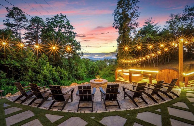 Starlit Lux Retreat AVL by 5 Seasons Homestays