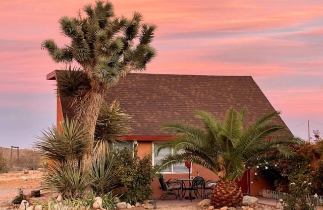 Starlite Casita - Charming Renovated Cabin + Spa