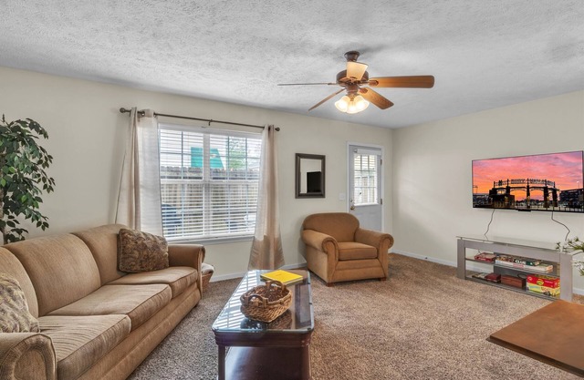 Starr Living by OneHometown Getaways