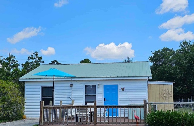 Starry Night Cottage with a Bay View and perfect for outdoor lovers!