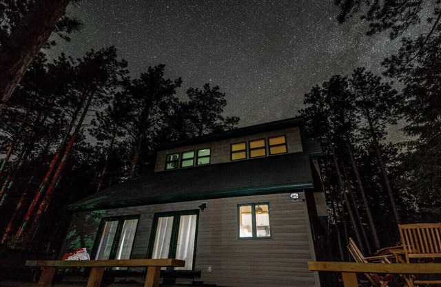 Starry Skies Sanctuary-Luxury Lakefront Home on Lake Geneserath w/Watercrafts