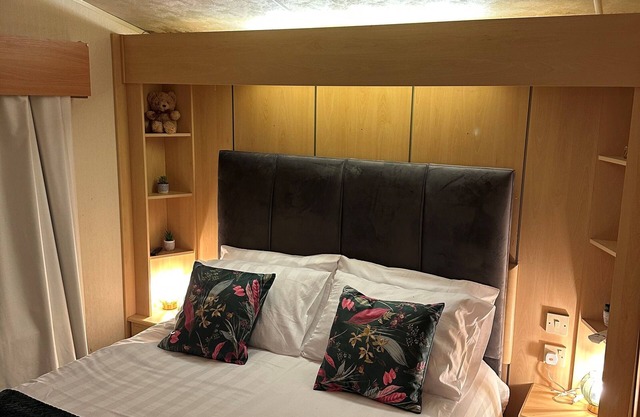 Static Caravan, Close to the Coastline With Jennycliff Beach a Short Walk Away