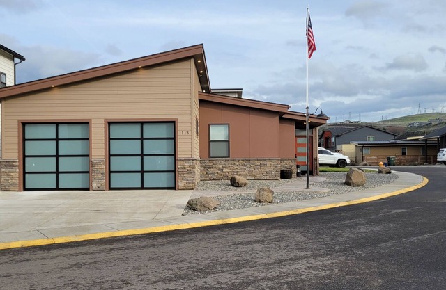Station 19 is a charming new 3-bedroom home with AC and WiFi in The Dalles