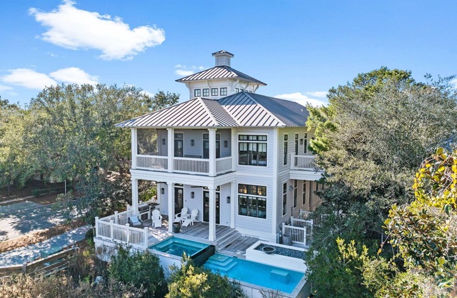 Park District Elegance: 4BR WaterColor Home, Beach Club Passes, Private Pool, Bikes, Outdoor Oasis!