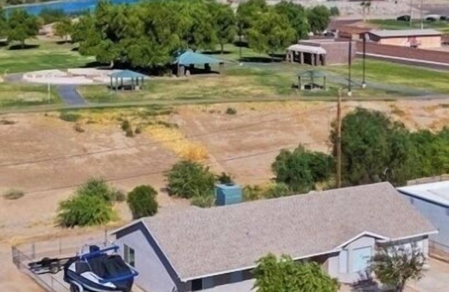 Stay 31+days 50% discount! Views,just steps to the river! Freshly remodeled home