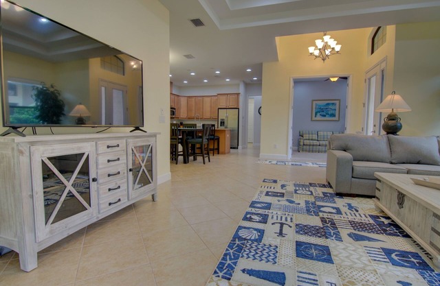 * Villa más nueva en Bonita Isles con garaje para 2 autos con fabulosas comodidades en el lugar.* *