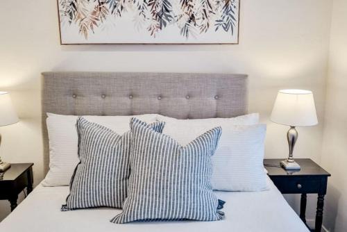 Stay at Beauty Point Wagga 5bdr 2bth magical views