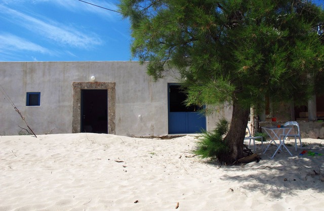Pasar un Diakofti frente a la playa casa de vacaciones y la playa está a su alcance.