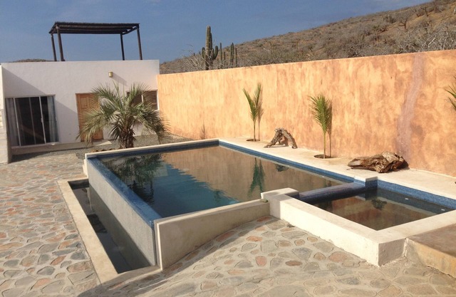 Estancia en Los Cerritos sólo Casita cerrada privada entre la montaña y el Surf