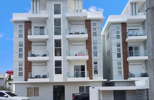 Stay at luxurious exclusive condo 10 minute walk from caleta beach