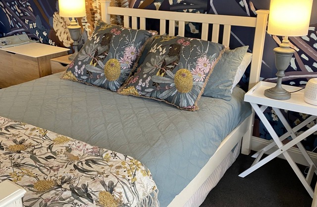 Stay at our studio apartment “The Nook” perfect for the Q Train or a Wedding