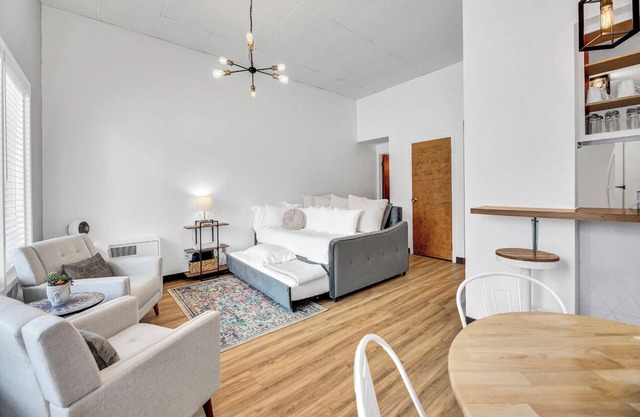 Stay Cozy in Downtown Helena – Your Home Base Awaits