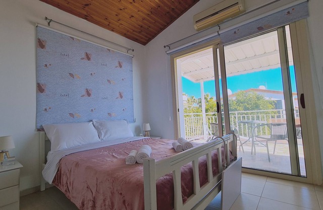 10 MEN - STAY Crystal Waves Maisonette