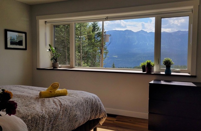 Stay Golden - Monashee House