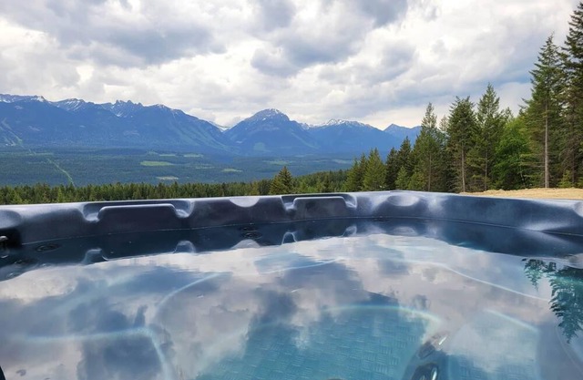 Stay Golden - sleeps 30