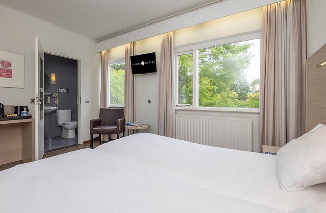 Stay in Comfort Near Noordwijk’s Best Trails and Sights! Free Breakfast!