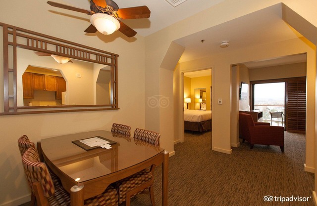 Stay in Hilton resort - Cancun Las Vegas during the Formula 1 race