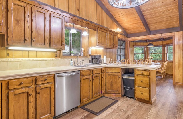 Stay In Lakeside - Lake Front Oasis