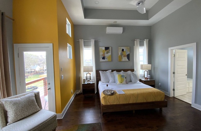 Stay in Style Where the Musicians Live 5-bed, 3-bedroom, 3-bath