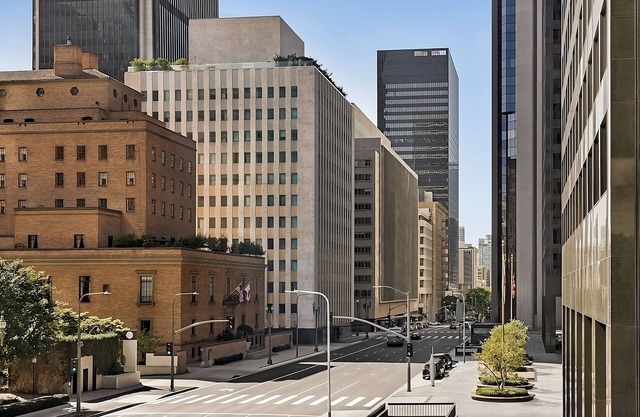 Stay in the Heart of LA – 2 Relaxing Units Near Crypto.com Arena