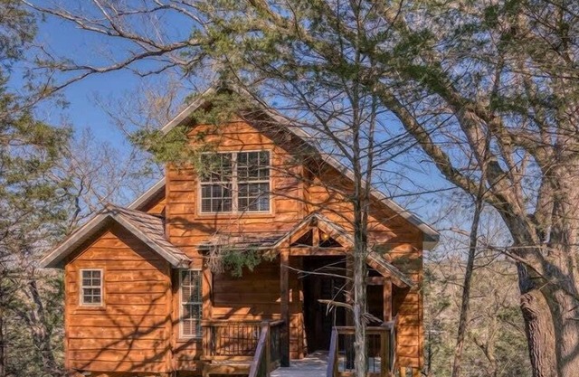 Stay in the Tree House! One of a Kind Experience!
