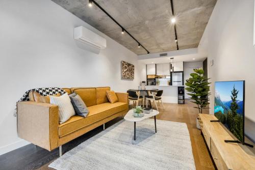 Stay Near Botanic Garden with Gym Sauna & Parking