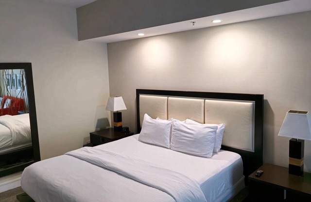Stay Near the Bayfront Park, King Studio, kitchen