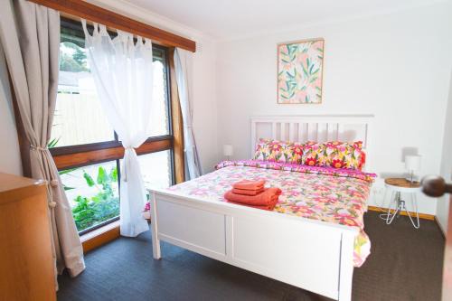 Stay next to train station! Melbourne CBD 12 km!