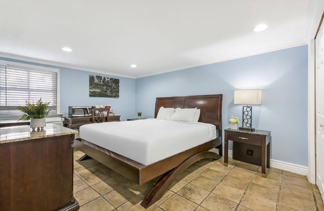 Stay on Canal – Cozy New Orleans Studio