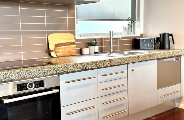 Stay on Jackson - quiet retreat in the centre on Petone