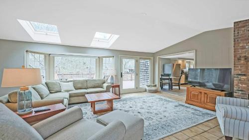 Stay On The Cape Vacation Rentals Cape Cod Getaway Near Beaches & Bike Trail