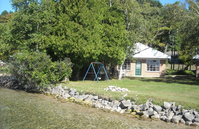 Permanecer en el agua - Increíble Crystal Lake Lake Front Cottage!