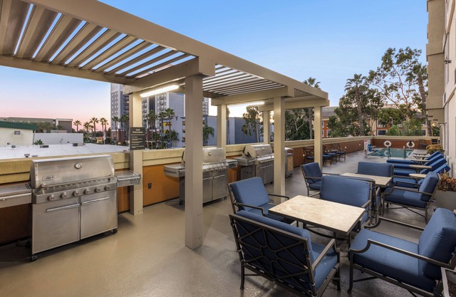 Stay & Play Anaheim! Queen Suite w/ Pool, Gym, BBQ, Disney Walking Distance!