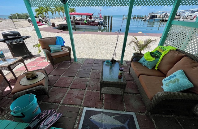Pescar, bucear, relajarse en la bahía de Florida con deslizamiento de barco.