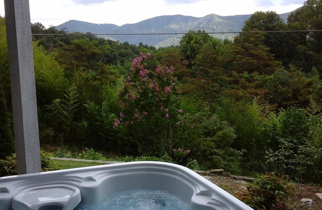 Vista increíble 24 / 7-2 BR y 3 baños completos con bañera de hidromasaje, WIFI, capacidad para 7 personas, cerca del baño