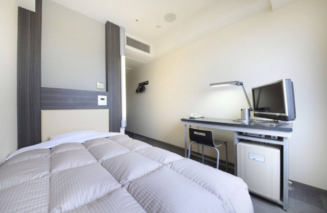 Stay without meals Compact double room smoking / Hachioji Tokyo