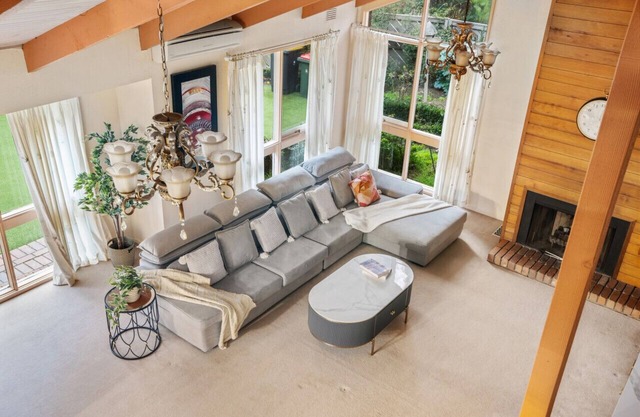 StayAU Spacious Garden Stunning 5BRM Home Wheelers Hill
