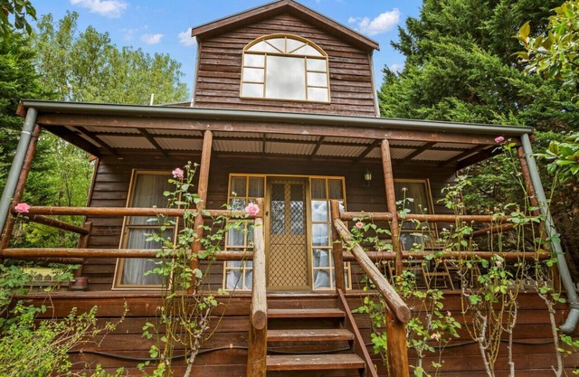 StayAU The Loft 1BR Rustic Picturesque Cottage
