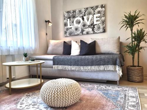 STAYaWHILE Apartment COMFORT nähe Herzzentrum, Bali Therme, Kurpark GOP, free Parking, Netflix, Boxspringbett, neues Duschbad