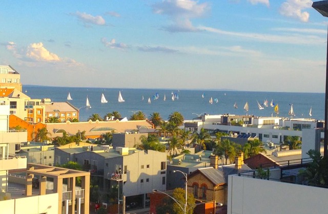 StayCentral - Spacious Seaviews Port Melbourne