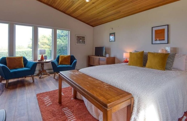 #StayinMyDistrict Cape Arago Ocean Studio Suite