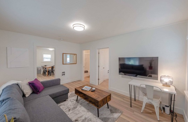 #StayInMyDistrict Coos Bay Primrose Cottage