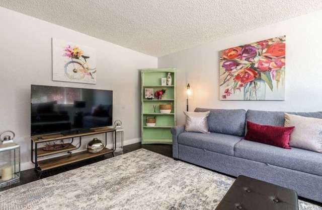 #StayInMyDistrict Cozy Central Boise Townhouse
