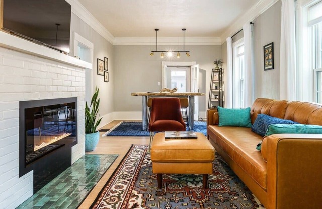 #StayinMyDistrict Urban Cottage