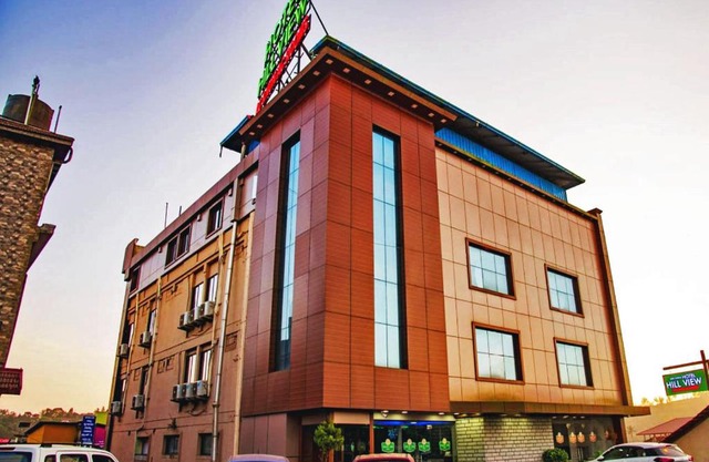 STAYMAKER Hotel Hill View